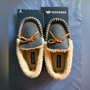 Dockers Boy's Slippers Size S (11-12) NWT